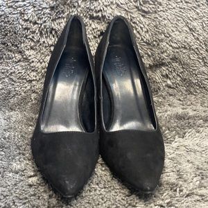 Black heels that are perfect for formal wear.